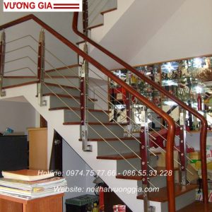 cầu thang inox tay vịn nhựa nội thất vương gia