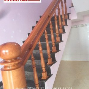 Cầu thang gỗ nội thất vương gia