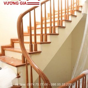 Cầu thang gỗ đẹp nội thất vương gia