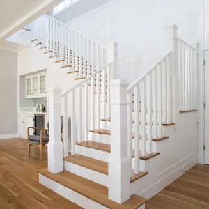 Cầu thag gỗ con tiện vuông nội thất vương gia