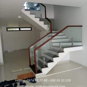 Báo giá cầu thang kính tay vịn gỗ tại ba vì