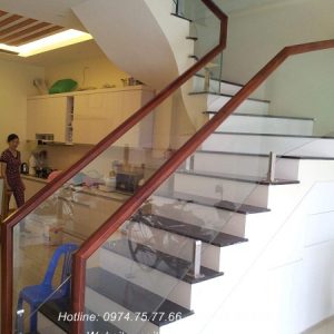 cầu thang kính cường lực tại ba vì hà nội