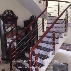 cầu thang inox tay vịn nhựa nội thất vương gia