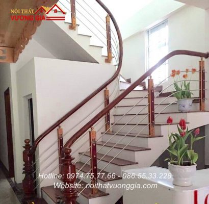 Báo giá thi công cầu thang inox nhập khẩu năm 2020 32 Cầu thang inox tay vịn gỗ đẹp
