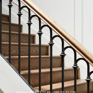 Cầu thang sắt tinh tế nội thất vương gia