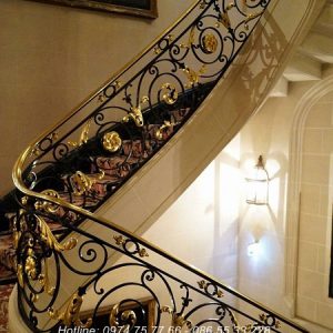 Cầu thang sắt nghệ thuật nội thất vương gia