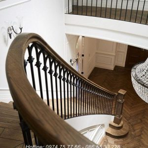 Cầu thang sắt tinh tế nội thất vương gia