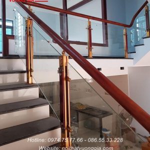 Cầu thang kính tại Sơn Tây