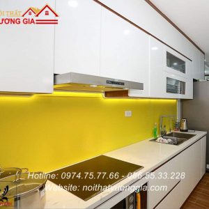 Kính màu ốp bếp nội thất vương gia