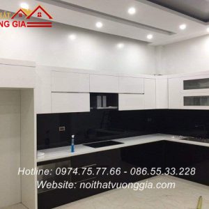 Kính màu ốp bếp nội thất vương gia