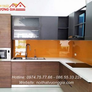 Kính màu ốp bếp nội thất vương gia