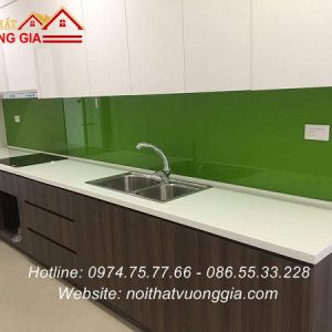Kính màu ốp bếp nội thất vương gia