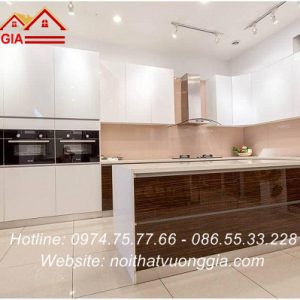 Kính màu ốp bếp nội thất vương gia