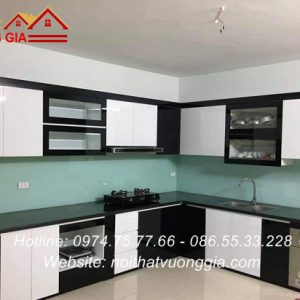 Kính màu ốp bếp nội thất vương gia