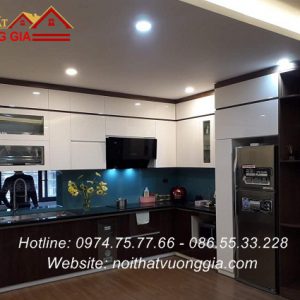 Kính màu ốp bếp nội thất vương gia