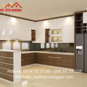 Kính màu ốp bếp nội thất vương gia