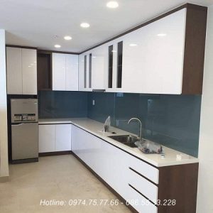 Kính màu ốp bếp nội thất vương gia