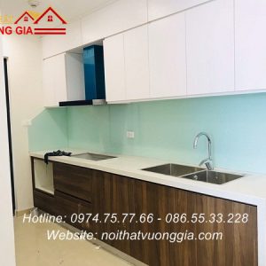 Kính màu ốp bếp nội thất vương gia