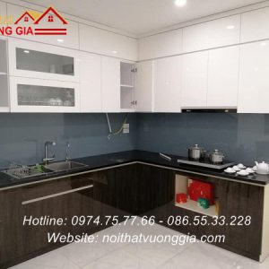 Kính màu ốp bếp nội thất vương gia