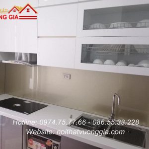 Kính màu ốp bếp nội thất vương gia