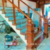 Cầu thang kính tay vịn gỗ tại Vĩnh Phúc