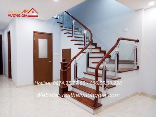 Cầu thang kính tại Vĩnh Phúc