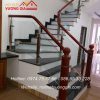 cầu thang kính ay vịn gỗ tại sơn tây hà nội
