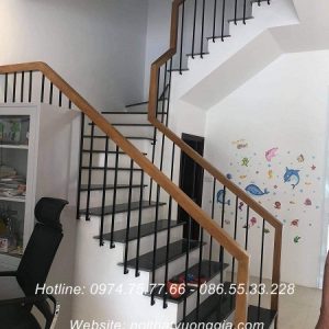 Thi công cầu thang sắt tay vịn gỗ tại gia lâm hà nội