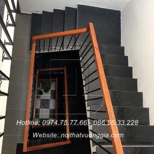 Thi công cầu thang sắt tay vịn gỗ tại gia lâm hà nội