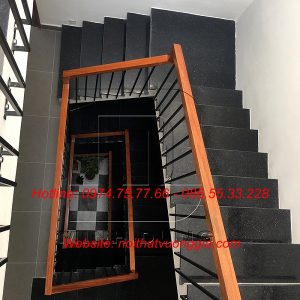 Thi công cầu thang sắt tay vịn gỗ tại Vĩnh Yên Vĩnh Phúc