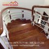Cầu thang sắt tay vịn gỗ tại Vĩnh Yên Vĩnh Phúc