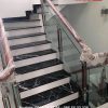 cầu thang kính tay vịn nhựa đẹp