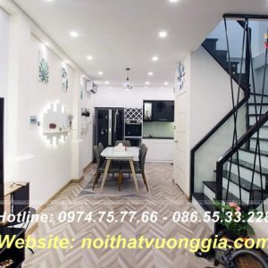 Cầu thang kính tay vịn màu đen đẹp tại Hà Nội