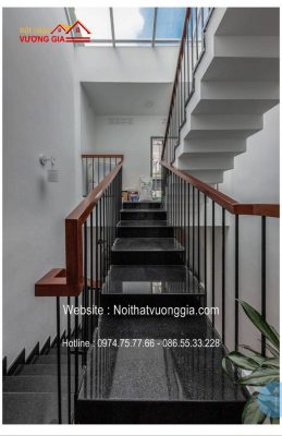 Cầu thang sắt đơn giản tại Gia Lâm