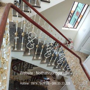 cầu thang sắt tay vịn gỗ đẹp
