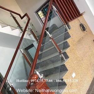 cầu thang kính chân inox