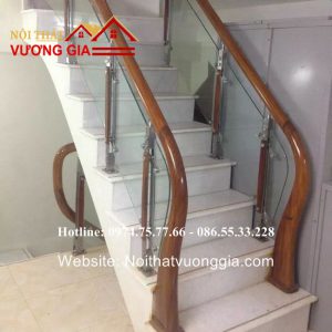 cầu thang kính chân inox