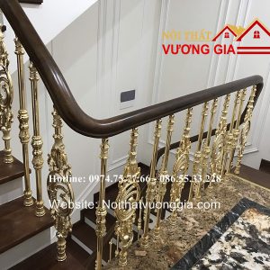 Cầu thang nhôm đúc chim công màu vàng