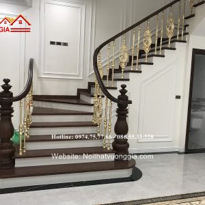 Cầu thang nhôm đúc chim công màu vàng