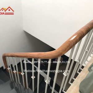 cầu thang sắt tay vịn gỗ rẻ nhất