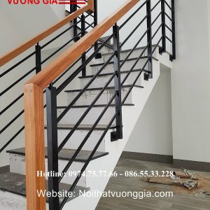 Cầu thang sắt đơn giản tay vịn gỗ Lim