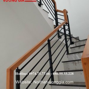 Cầu thang sắt đơn giản tay vịn gỗ Lim