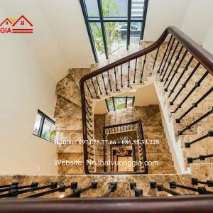 cầu thang sắt mỹ thuật tay vịn gỗ