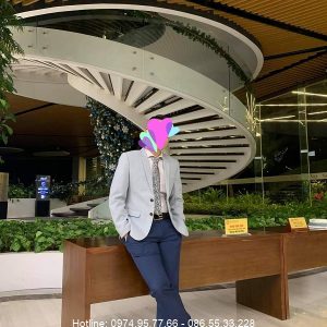 Cầu thang xương xoắn ốc trắng tinh khôi nổi bật