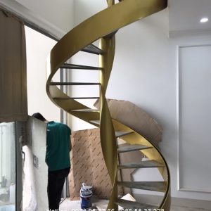 Cầu thang xương xoắn màu vàng đẹp long lanh