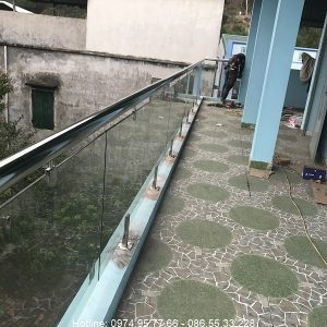 Lan can ban công kính đẹp nhất