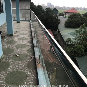 Lan can ban công kính đẹp nhất