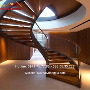 Cầu thang xoắn ốc đẹp lung linh về đêm