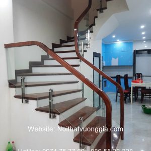 Cầu thang kính chân lửng đẹp
