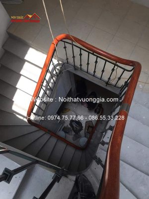 Cầu thang sắt tay vịn nhựa vân gỗ